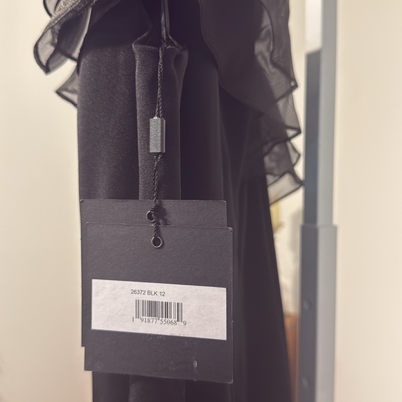 💃🏽IEENA for MAC DUGGAL One Shoulder Ruffle Evening Gown. Color: Black. Size: 12 - Picture 6 of 9